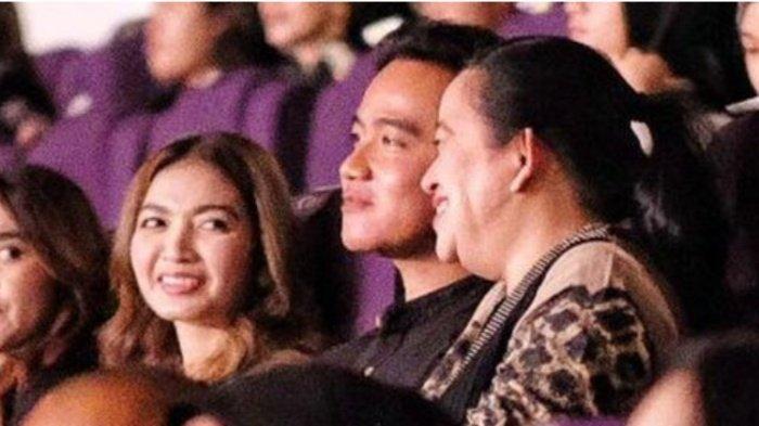 Puan Maharani menonton konser Dewa 19 bersama Gibran Rakabuming Raka dan Selvi Ananda di Kota Solo, Jawa Tengah (Jateng), Minggu (28/5/2023).