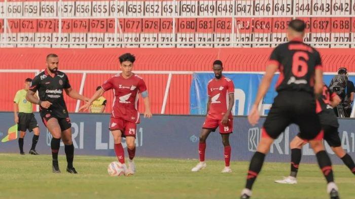 REMIS - Pertandingan antara Arema FC vs PSM Makassar berakhir imbang dengan skor 1-1 dalam lanjutan pekan ke-22 Liga 1 2024/2025