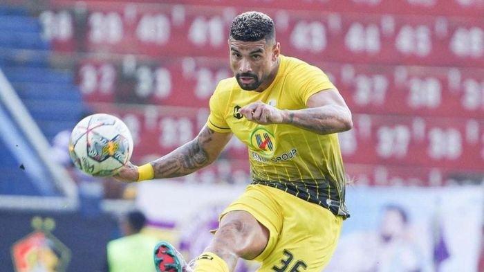 Bek Barito Putera, Renan Alves. Pemain asal Brasil itu wajib diwaspadai Persebaya Surabaya saat lawatan ke Kalimantan Selatan.