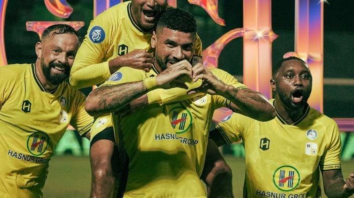 Renan Alves merayakan gol pertamanya setelah kembali memperkuat Barito Putera