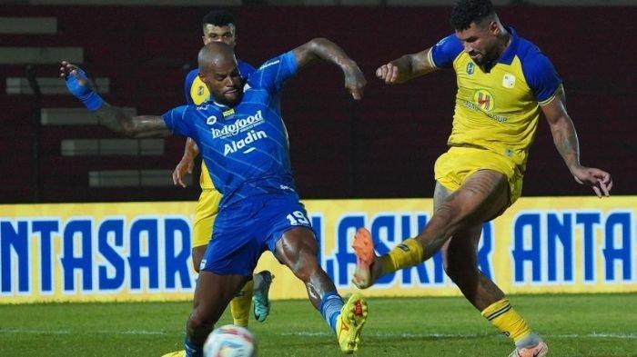 Renan Alves saat memperkuat Barito Putera melawan Persib Bandung