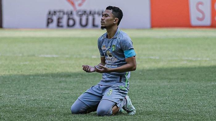 Reva Adi Utama saat menjadi kapten Persebaya Surabaya di Liga 1 2023/2024