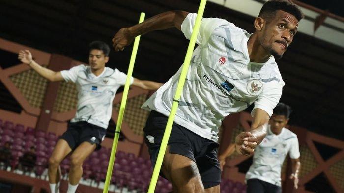 Ricky Kambuaya saat melakoni latihan Timnas Indonesia jelang lawan Turkmenistan