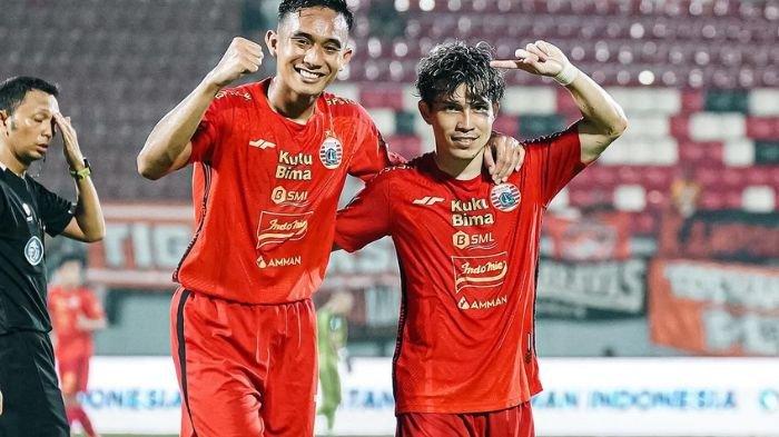Rizky Ridho saat merayakan gol bersama Ryo Matsumura di laga Persija vs Dewa United