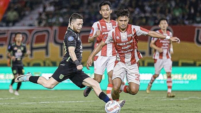 Robson Duarte saat membela Persebaya Surabaya di laga melawan Persis Solo