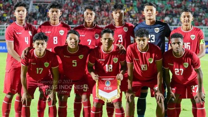 SKUAD TIMNAS U-20 INDONESIA - Skuad Timnas U-20 Indonesia saat menghadapi Syria di Stadion Gelora Delta Sidoarjo (GDS), Senin (27/1/2025) malam. Dalam pertandingan tersebut Indonesia kalah 0-2.