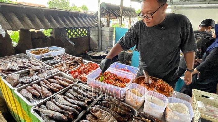 Sajian kuliner Sambelan Megilan sebagai rekomendasi kuliner saat libur panjang peringatan Isra Miraj dan Tahun Baru Imlek 2025, di Jalan Patimura, Kota Malang