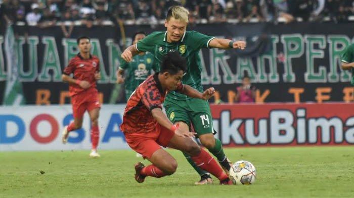 Pemain Persebaya Surabaya Sho Yamamoto yang belakangan jadi sorotan mendapat pembelaan dari pelatih Aji Santoso.