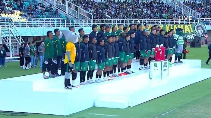 Skuad Persebaya Surabaya saat team launching yang digelar di Stadion Gelora Bung Tomo, Surabaya.