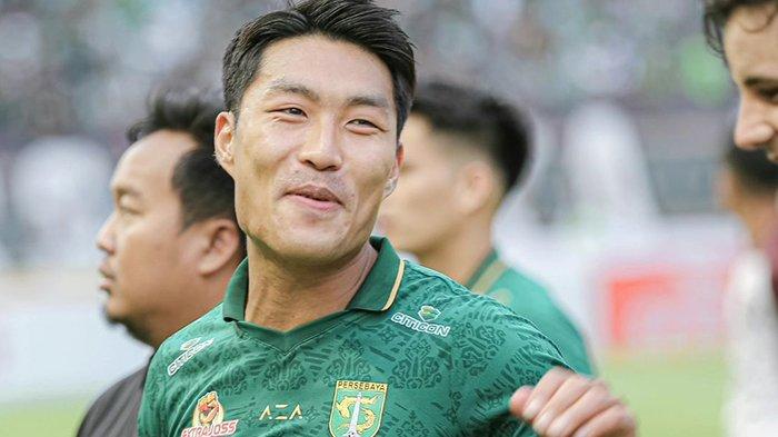 Berkat tambahan tiga poin dari gol Song Ui-young, Persebaya menerobos ke posisi ketujuh klasemen sementara Liga 1 musim ini. Bonek dan Bonita pun senang