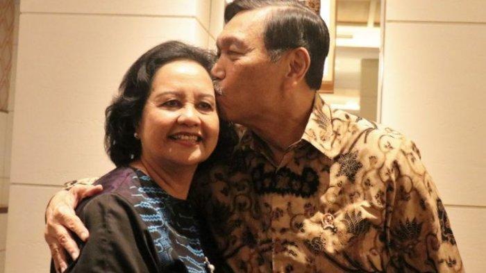 Devi Simatupang dan Luhut Pandjaitan. Devi Minta Luhut Pandjaitan Pensiun dan Larang Jadi Menteri Lagi.