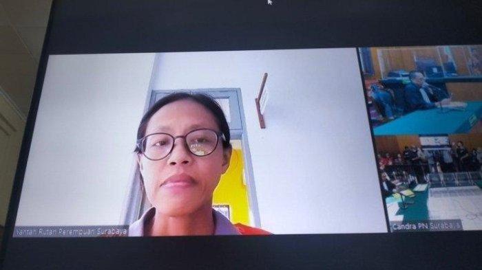 Dwi Kurniawati, Buruh Asal Surabaya Masuk Bui Usai Tanya UMK. Inilah sosok ketua majelis hakim yang pimpin sidangnya.