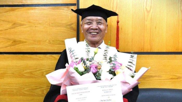 Sosok Ngo Ton Duc, wisudawan berusia 78 tahun (SAOstar)