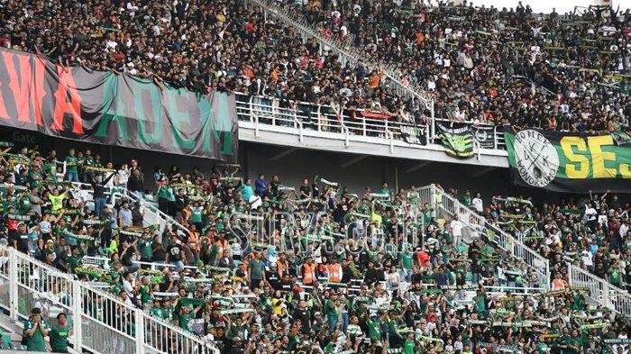 Suasana tribun di Stadion Gelora Bung Tomo (GBT) Surabaya dalam pertandingan Persebaya Surabaya, beberapa waktu lalu.