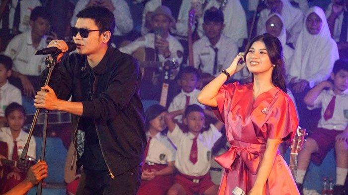 Tri Suaka dan Nabila ikut hadir memeriahkan peringatan Hari Keluarga Nasional ke-30 di Kota Pasuruan, Jumat (28/7/2023).