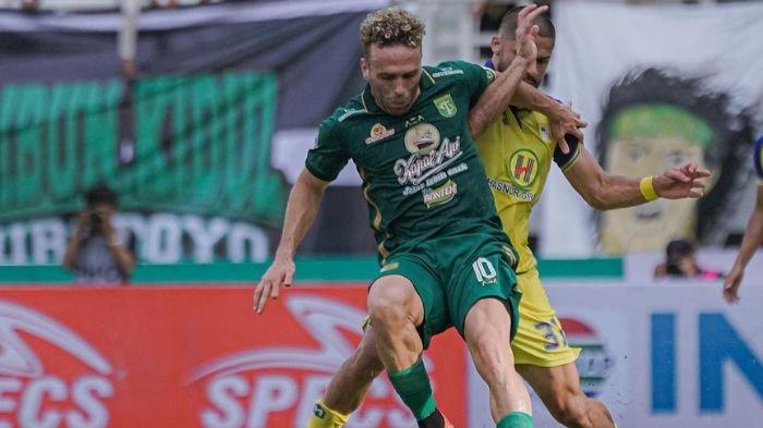 Ze Valente saat bermain di laga Persebaya Surabaya vs Barito Putera di Stadion Gelora Bung Tomo, Surabaya