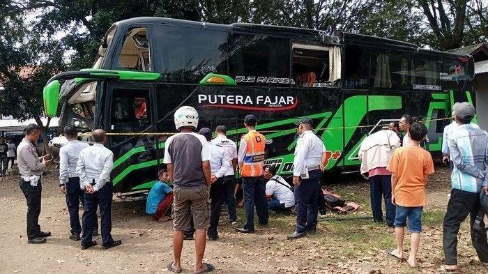 Bus nahas saat dievakuasi ke Terminal Subang dari lokasi kecelakaan, Minggu (12/5/2024) sore. Bus ini mengalami kecelakaan pada Sabtu (11/5/2024) petang di kawasan tanjakan Ciater, Subang.