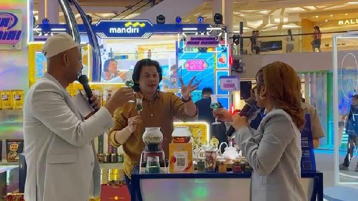 Salah satu finalis WMM 2023 yang menampilkan produknya di salah satu stan Entrepreneurship Exhibition atrium TP 3 di Surabaya, Kamis (18/1/2024).