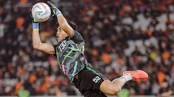 Andhika Ramadhani menjadi andalan Persebaya Surabaya di pos penjaga gawang musim lalu.