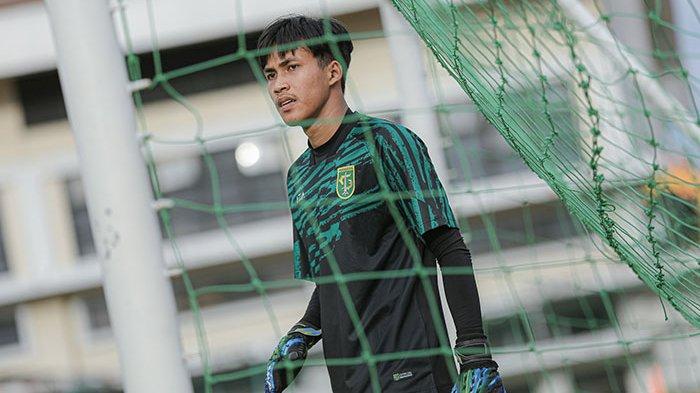 Persebaya Surabaya menemukan kiper muda potensial saat menggelar camp di Trenggalek. Sosok kiper muda masa depan Bajul Ijo itu Miftakhul Yunan