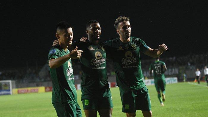(kiri-kanan), Sho Yamamoto, Paulo Victor dan Ze Valente. Trio pemain asing Persebaya Surabaya di lini serang