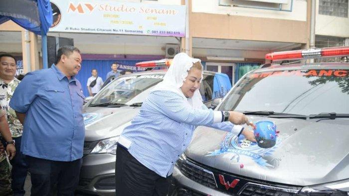 Mbak Ita, wali kota perempuan pertama di Semarang, bersama suaminya, Alwin Basri, kesandung 3 kasus tindak pidana korupsi. Penyidik KPK telah menetapkan sejumlah tersangka dalam kasus ini.