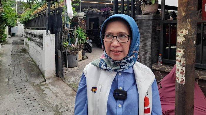 TUNGGU JADWAL PELANTIKAN - Bupati Lumajang terpilih Indah Amperawati Masdar usai berkampanye di lingkungan Kelurahan Tompokersan pada Pilpres 2024 beberapa waktu lalu. Bupati Lumajang terpilih Indah Amperawati Masdar menilai pengunduran jadwal pelantikan tak akan merubah statusnya sebagai pemenang Pilkada Lumajang 2024.