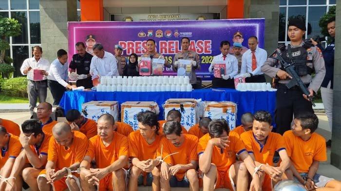 Pers rilis pengungkapan kasus narkoba di Mapolres Gresik, Senin (28/8/2023).