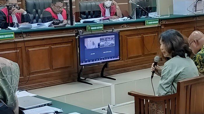 Suasana persidangan Eks Kepala Bea dan Cukai Yogyakarta Eko Darmanto, terdakwa dugaan tindak pidana gratifikasi dan pencucian uang (TPPU) dalam jabatannya senilai Rp 37 miliar, di Ruang Sidang Cakra Kantor PN Tipikor Surabaya, Selasa (28/5/2024).