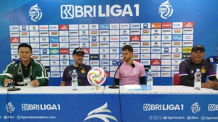 Pelatih kepala Persik Kediri, Marcelo Rospide, saat sesi prematch press conference PSS Sleman vs Persik Kediri, Minggu (18/8/2024).