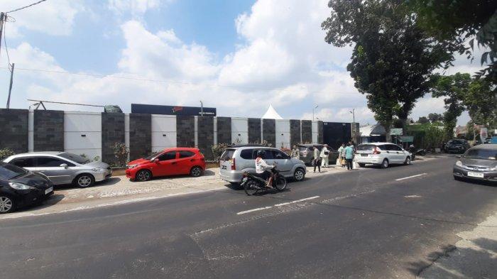 Gedung Trending #1, Jalan Totok Kerot, Desa Sumberjo, Kecamatan Kandat, Kabupaten Kediri yang menjadi lokasi acara pernikahan Happy Asmara dan Gilga Sahid