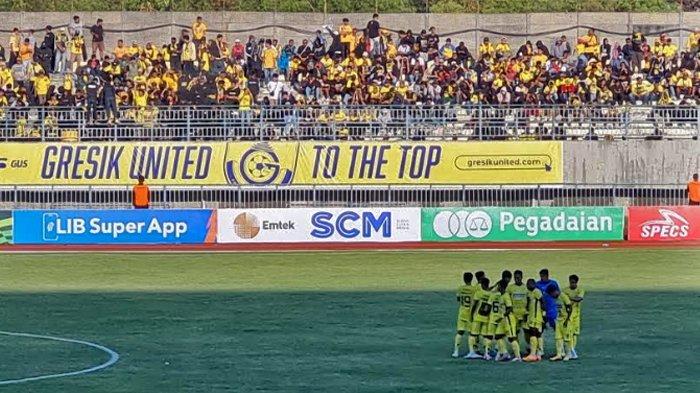 Suasana pertandingan Gresik United Vs Persekat Tegal yang berakhir untuk kemenangan Gresik United 2-0.