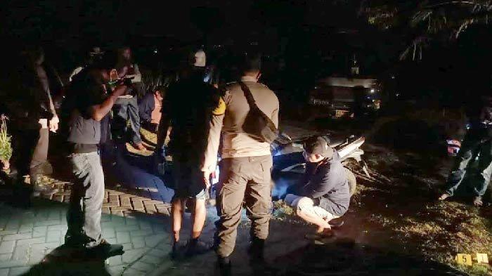 Warga sekitaran wisata Goa Jegles yang di Desa Keling, Kecamatan Kepung, Kabupaten Kediri, gempar dengan penemuan sesosok jasad perempuan pada Jumat (22/12/2023) malam.