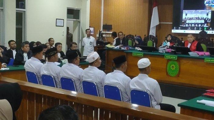 Sidang Peninjauan Kembali (PK) enam terpidana kasus pembunuhan Vina dan Eki Cirebon yang berlangsung di Pengadilan Negeri (PN) Cirebon pada Senin (9/9/2024).