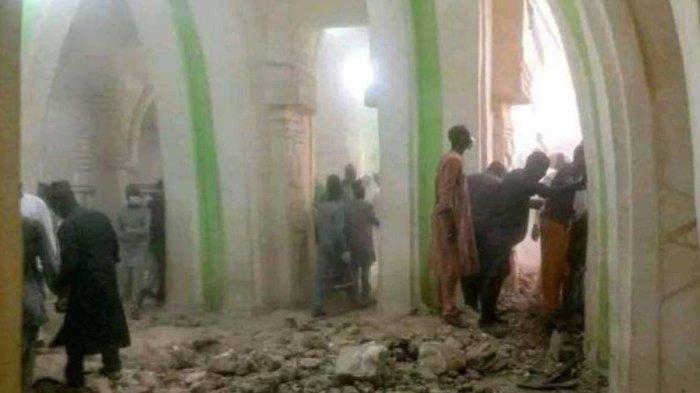 10 jamaah sholat ashar tewas saat sujud setelah tertimpa atap masjid yang runtuh di Nigeria