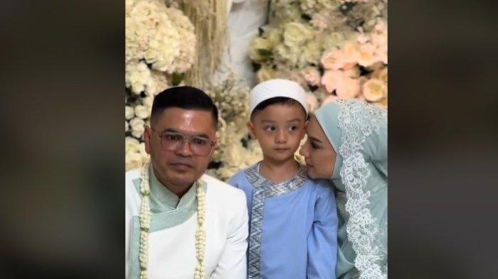 Air Rumi di pernikahan Irish Bella dan Haldy Sabri