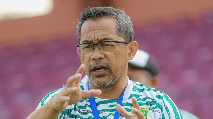 Aji Santoso, pelatih Persebaya Surabaya, di Liga 1 2023.