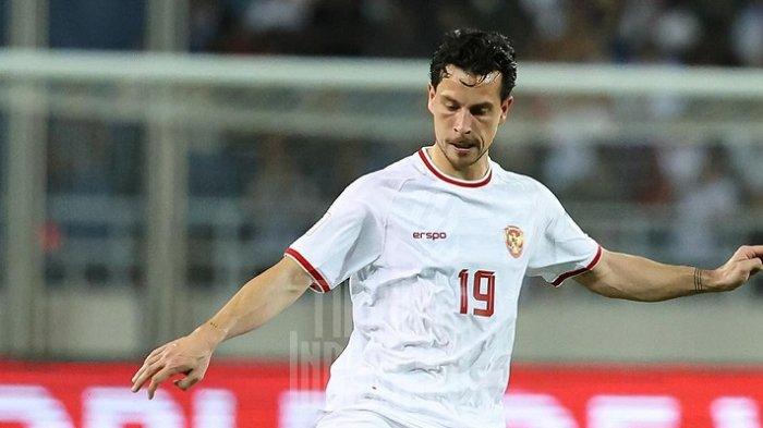 Aksi Thom Haye saat membela Timnas Indonesia menghadapi Vietnam pada lanjutan Grup F Kualifikasi Piala Dunia 2026 Zona Asia di Stadion My Dinh, Hanoi, Selasa (26/3/2024) malam. Indonesia mengalahkan Vietnam 3-0.