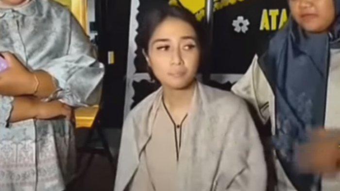 Amanda Saraswati, adik ipar Stevie Agnecya 1