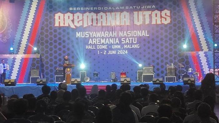 Anggota Exco PSSI, Arya Sinulingga, saat memberikan sambutan dalam kegiatan Munas Aremania di UMM Dome, Sabtu (1/6/2024).