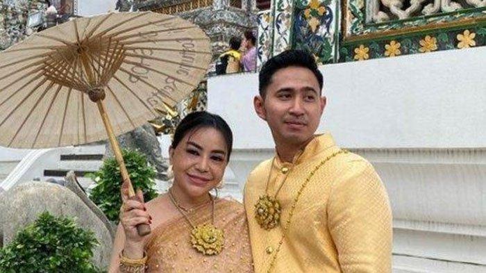 Anisa Bahar bersama Edwin pacar berondong yang lebih muda 19 tahun