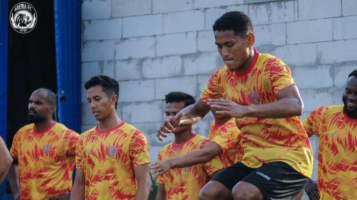 Arema FC berlatih untuk persiapan kompetisi Liga 1 2024.