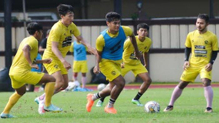 Arema FC menggelar latihan di Bali jelang menghadapi Borneo FC pada pekan ke-15 Liga 1 2023.