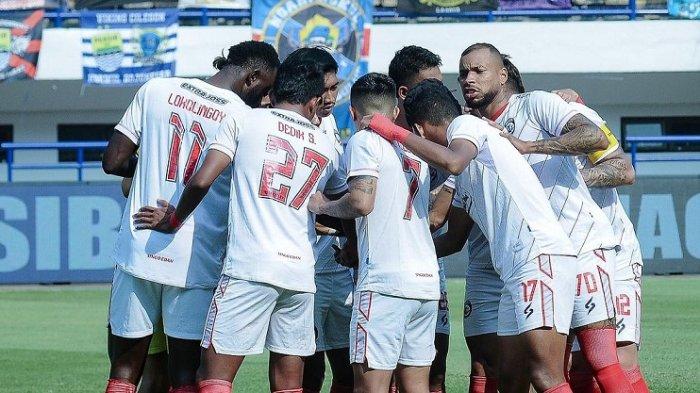 Arema FC saat dijamu Persib Bandung pada pekan ke-19 Liga 1 2023 di Stadion GBLA, Rabu (8/11/2023).
