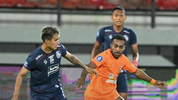 Laga Arema FC vs Borneo FC pekan ke-15 Liga 1 2023 di Stadion Kapten I Wayang Dipta, Bali, Jumat (6/10/2023) malam.