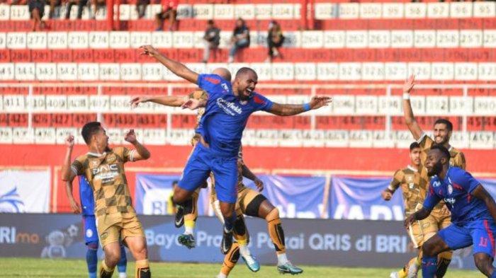 Laga Arema FC vs Dewa United berakhir 0-0 di Stadion Soepriadi, Blitar, Senin (12/8/2024).