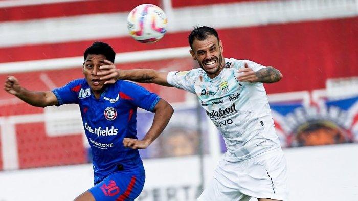 Arema FC vs Persib Bandung pada pekan 20 Liga 1 2024 di Stadion Soepriadi, Kota Blitar, Jumat (24/1/2025).
