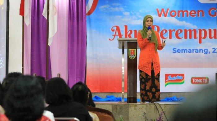 Atikoh Ganjar menjadi pembicara dalam acara Women Gathering bertajuk Aku Perempuan Indonesia di Gedung Juang ‘45, Jalan Pahlawan, Kota Semarang, Sabtu (22/7/2023).