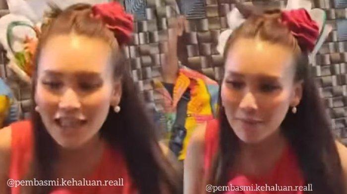 Ayu Ting Ting saat menghindari kerumunan media