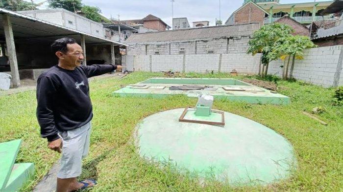 PENGELOLAAN BIOGAS KOTA MALANG : Iwan Hariyono menunjukan tempat pengelolaan biogas di kawasan Sanan, Kota Malang, Rabu (4/2/2025). Biogas bisa menjadi pilihan alternatif ketika warga kesulitan mengakses LPG di pasaran.